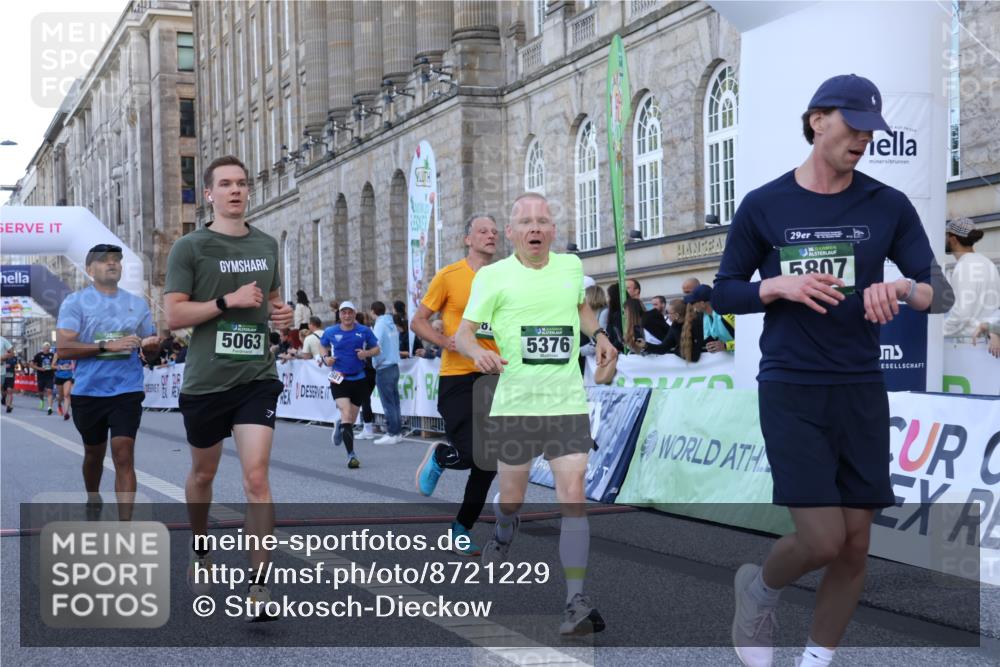 07.09.2025 - BARMER Alsterlauf Strokosch-Dieckow http://msf.ph/oto/8721229 07.09.2025 09:52:02 Ziel 2165, 2242, 2451, 2681, 2879, 3247, 4157, 5063, 5125, 5234, 5376, 5807, 5884, 5886, 8075, 8292, 8477 meine-sportfotos.de