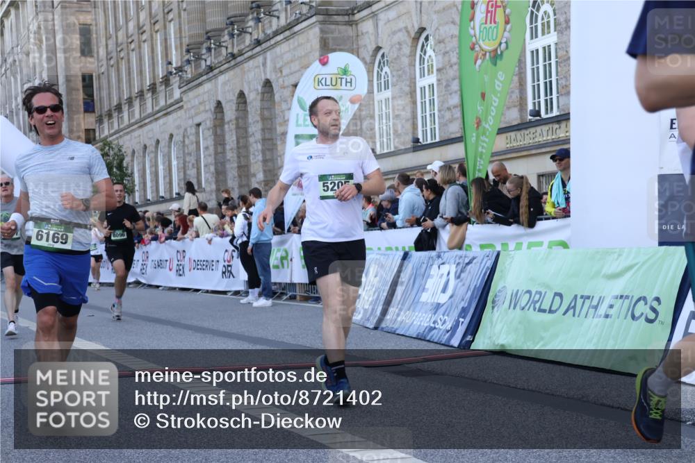 07.09.2025 - BARMER Alsterlauf Strokosch-Dieckow http://msf.ph/oto/8721402 07.09.2025 09:53:08 Ziel 3599, 4257, 4546, 4604, 4658, 4675, 4739, 4740, 4882, 5020, 5156, 5205, 5702, 5741, 6169, 6218, 8096 meine-sportfotos.de