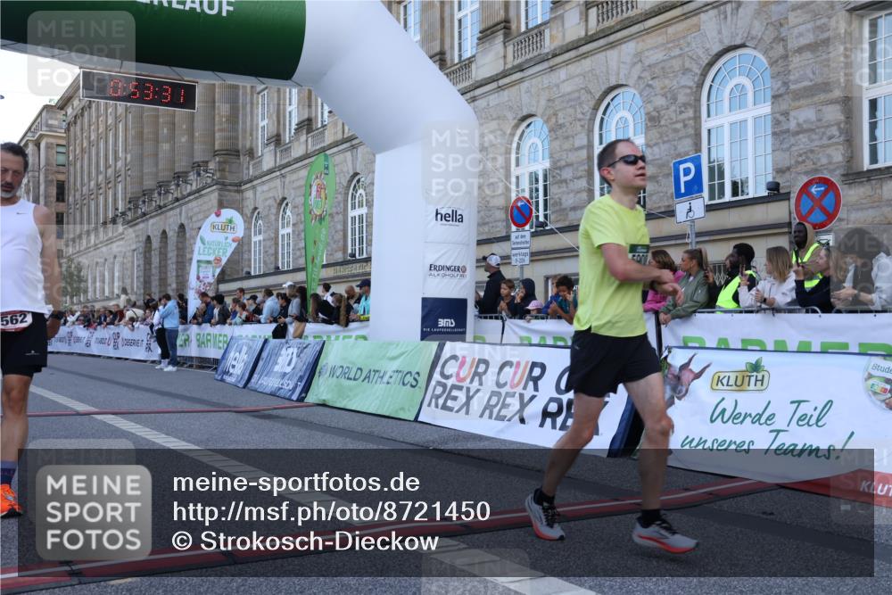 07.09.2025 - BARMER Alsterlauf Strokosch-Dieckow http://msf.ph/oto/8721450 07.09.2025 09:53:30 Ziel 2501, 2562, 4460, 5015, 5164, 5165, 5654, 5908, 8267 meine-sportfotos.de
