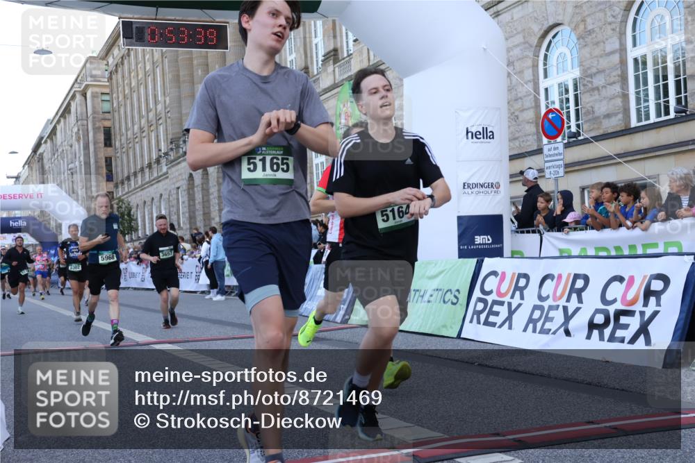 07.09.2025 - BARMER Alsterlauf Strokosch-Dieckow http://msf.ph/oto/8721469 07.09.2025 09:53:37 Ziel 2032, 2229, 2454, 2501, 2896, 3657, 4078, 4339, 4460, 4504, 5002, 5015, 5164, 5165, 5654, 5968, 8231, 8302 meine-sportfotos.de