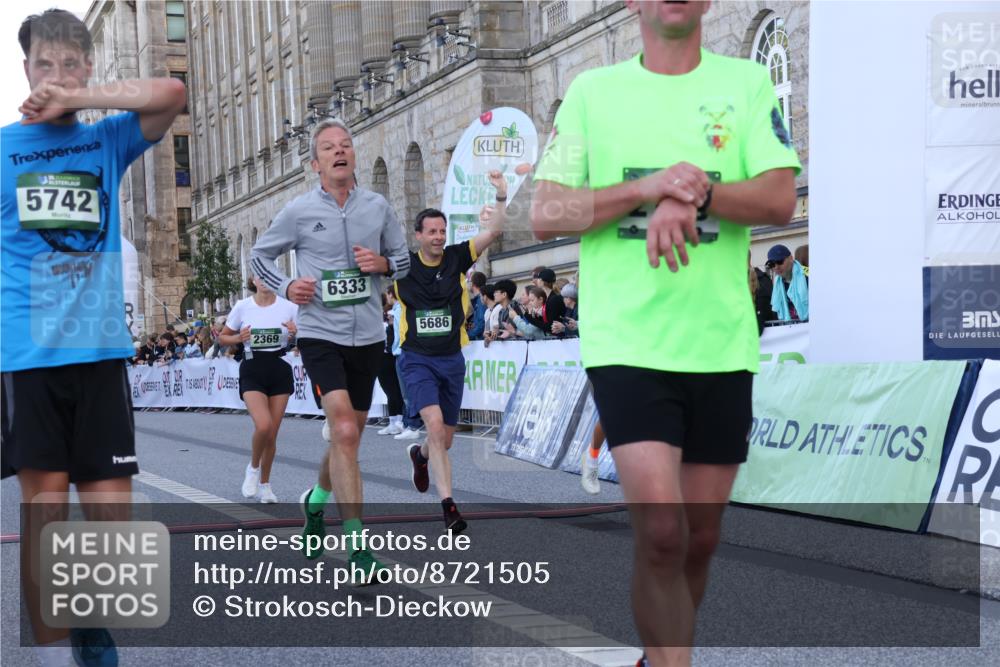 07.09.2025 - BARMER Alsterlauf Strokosch-Dieckow http://msf.ph/oto/8721505 07.09.2025 09:53:51 Ziel 2028, 2173, 2365, 2369, 2390, 3421, 3589, 3705, 4578, 4834, 5218, 5603, 5686, 5694, 5742, 6010, 6333 meine-sportfotos.de