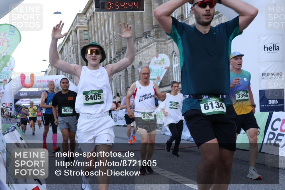 07.09.2025 - BARMER Alsterlauf Strokosch-Dieckow http://msf.ph/oto/8721605 07.09.2025 09:54:42 Ziel 2011, 2498, 3258, 3396, 3816, 4031, 4083, 4249, 4298, 4540, 5086, 5129, 6134, 6225, 6251, 6276, 8108, 8405 meine-sportfotos.de