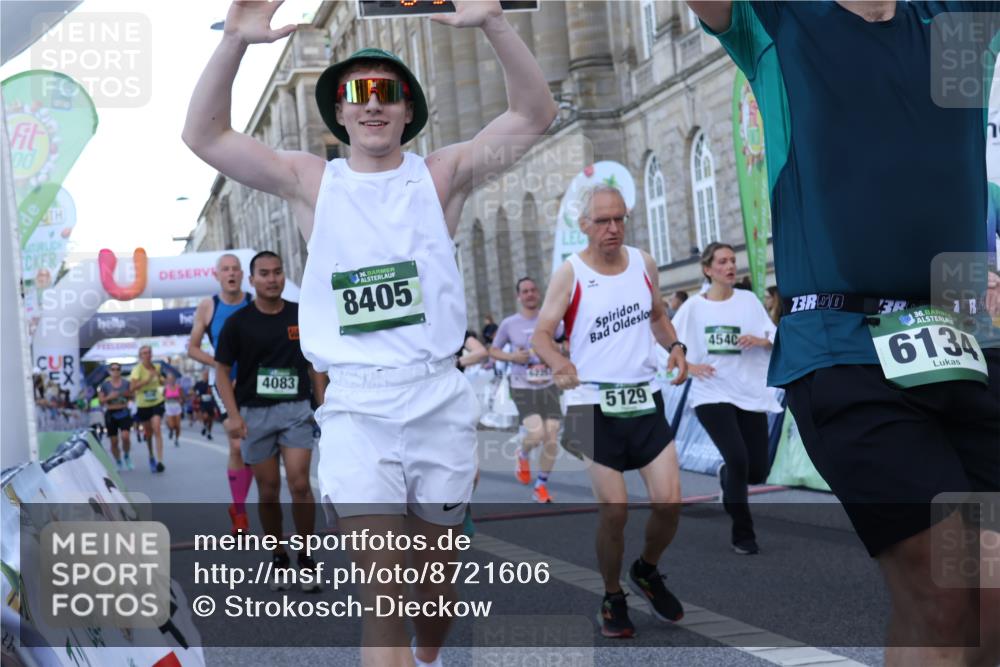 07.09.2025 - BARMER Alsterlauf Strokosch-Dieckow http://msf.ph/oto/8721606 07.09.2025 09:54:43 Ziel 2011, 2498, 3258, 3396, 3816, 4031, 4083, 4298, 4540, 5086, 5129, 5295, 6134, 6225, 6251, 6276, 8088, 8108, 8405 meine-sportfotos.de