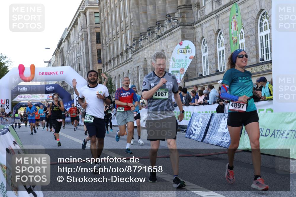 07.09.2025 - BARMER Alsterlauf Strokosch-Dieckow http://msf.ph/oto/8721658 07.09.2025 09:55:02 Ziel 2086, 2131, 2272, 2397, 2608, 2610, 2924, 3049, 3067, 3078, 3464, 4052, 4194, 4830, 4897, 5433, 5434, 6062, 6248 meine-sportfotos.de