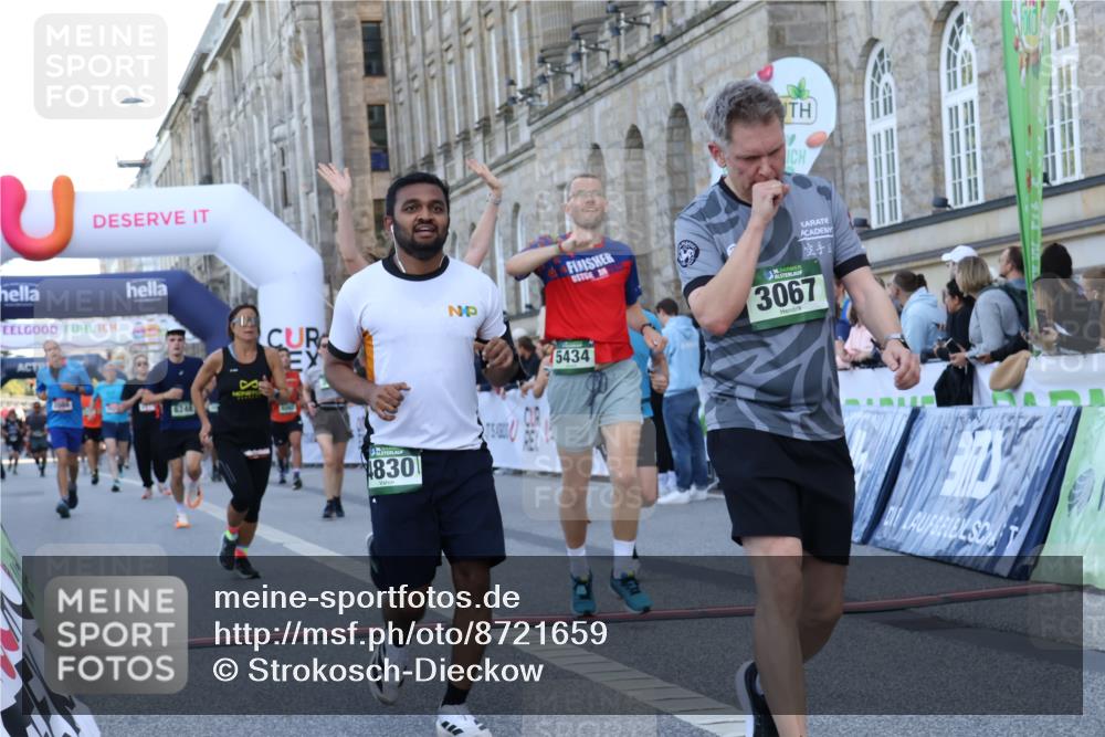 07.09.2025 - BARMER Alsterlauf Strokosch-Dieckow http://msf.ph/oto/8721659 07.09.2025 09:55:02 Ziel 2086, 2131, 2272, 2397, 2608, 2610, 2924, 3049, 3067, 3078, 3464, 4052, 4194, 4830, 4897, 5433, 5434, 6062, 6248 meine-sportfotos.de