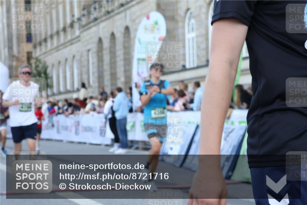 07.09.2025 - BARMER Alsterlauf Strokosch-Dieckow http://msf.ph/oto/8721716 07.09.2025 09:55:22 Ziel 3115, 3662, 3821, 4386, 4441, 4786, 4980, 5055, 5300, 5398, 5607, 6079, 6143, 8303 meine-sportfotos.de