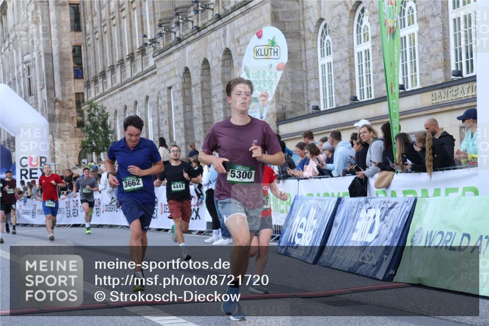 07.09.2025 - BARMER Alsterlauf Strokosch-Dieckow http://msf.ph/oto/8721720 07.09.2025 09:55:25 Ziel 3048, 3115, 3646, 3662, 4275, 4386, 4441, 4786, 4965, 4980, 5300, 5607, 6143 meine-sportfotos.de