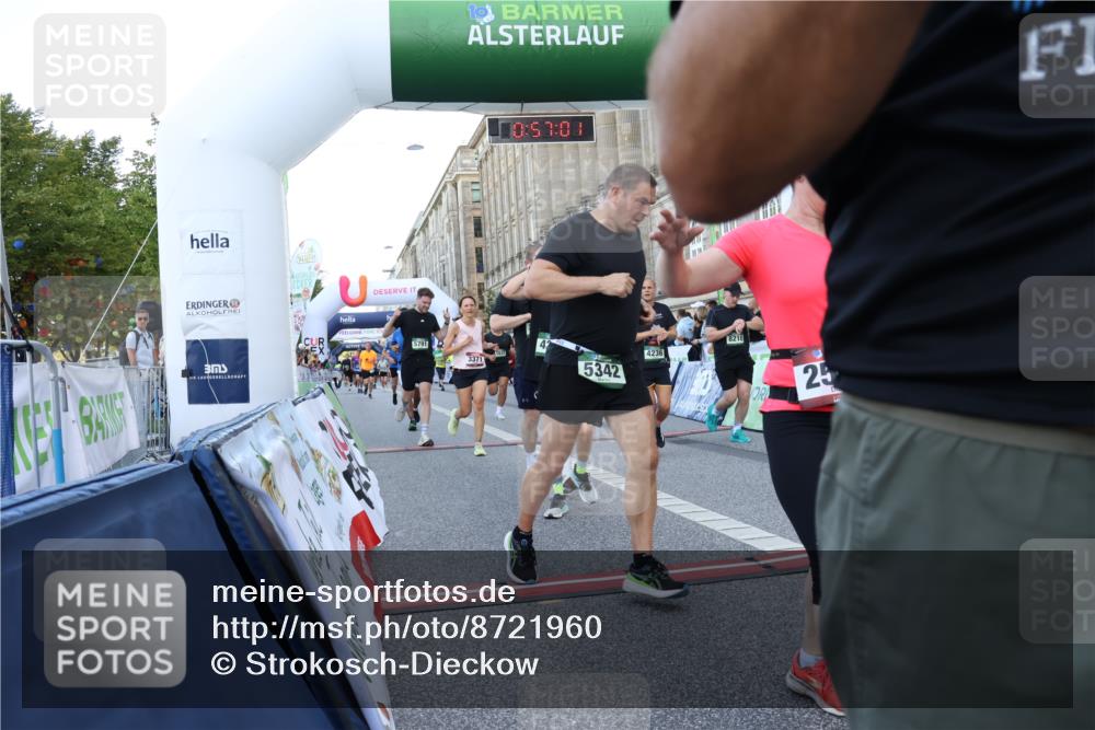 07.09.2025 - BARMER Alsterlauf Strokosch-Dieckow http://msf.ph/oto/8721960 07.09.2025 09:56:59 Ziel 2003, 2512, 2530, 2763, 2797, 2908, 3080, 3251, 3371, 3656, 3696, 3970, 4236, 4237, 4338, 4750, 4776, 5304, 5342, 5349, 5481, 5529, 5637, 5791, 6138, 8148, 8210 meine-sportfotos.de