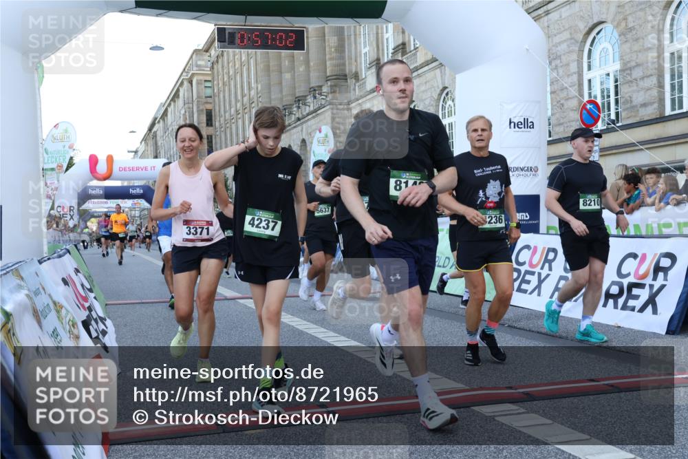 07.09.2025 - BARMER Alsterlauf Strokosch-Dieckow http://msf.ph/oto/8721965 07.09.2025 09:57:01 Ziel 2003, 2512, 2763, 2797, 2908, 3251, 3371, 3656, 3696, 3970, 4236, 4237, 4338, 4750, 4776, 5342, 5481, 5637, 5791, 5895, 5977, 6138, 6206, 6269, 6274, 8014, 8148, 8210 meine-sportfotos.de