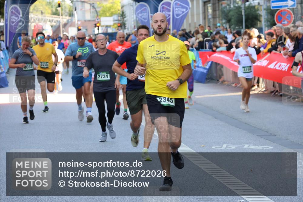 07.09.2025 - BARMER Alsterlauf Strokosch-Dieckow http://msf.ph/oto/8722026 07.09.2025 09:55:48 Ziel 2022, 2150, 2151, 2152, 2245, 2341, 2452, 2568, 2664, 2665, 2722, 2868, 3005, 3188, 3365, 3658, 3661, 3868, 3869, 4490, 4565, 4706, 4824, 5024, 5037, 5375, 5925, 6034, 6170, 6186, 6277, 8007, 8335, 8500 meine-sportfotos.de