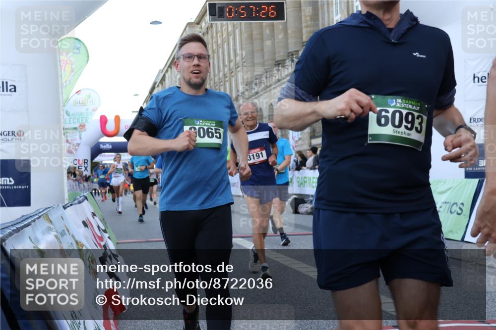 07.09.2025 - BARMER Alsterlauf Strokosch-Dieckow http://msf.ph/oto/8722036 07.09.2025 09:57:25 Ziel 2037, 2216, 2406, 2606, 2819, 2903, 2998, 3191, 3381, 3552, 3568, 3802, 3988, 4407, 4767, 4809, 4842, 4844, 5004, 5006, 5160, 5293, 5664, 5912, 5978, 6093, 8065, 8315, 8479 meine-sportfotos.de