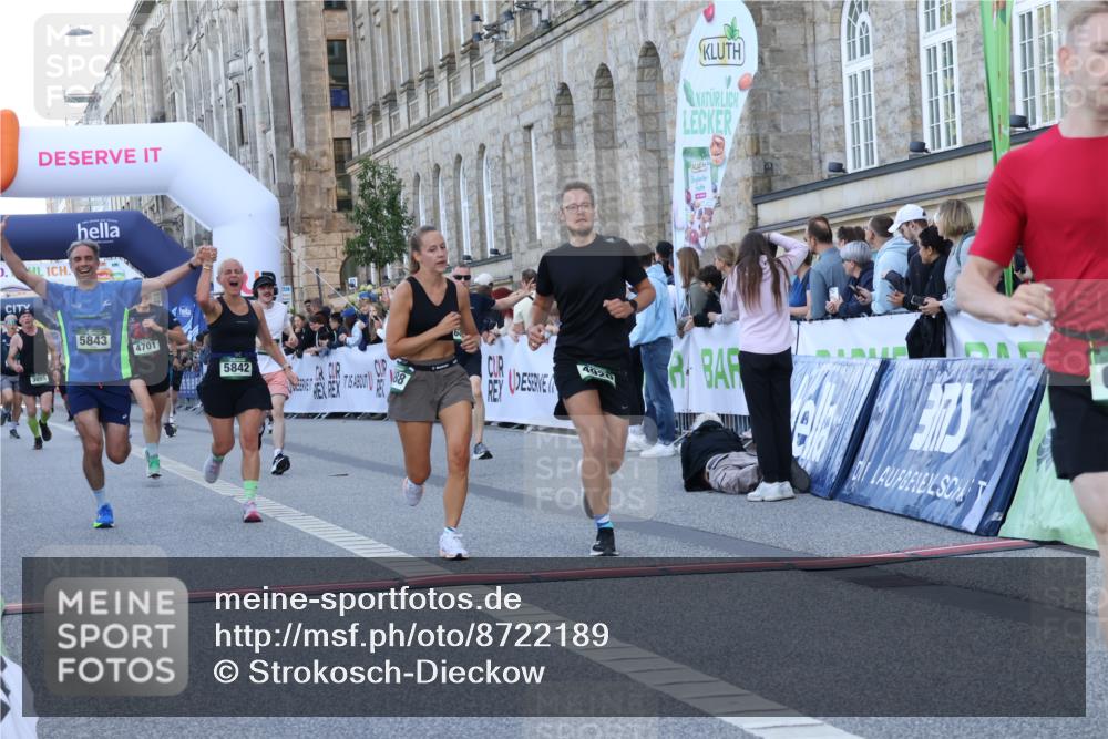 07.09.2025 - BARMER Alsterlauf Strokosch-Dieckow http://msf.ph/oto/8722189 07.09.2025 09:58:25 Ziel 2377, 2672, 3055, 4523, 4701, 4704, 4723, 4888, 4920, 5075, 5079, 5366, 5384, 5629, 5697, 5842, 5843, 5901, 6074, 6238 meine-sportfotos.de