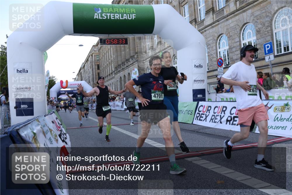 07.09.2025 - BARMER Alsterlauf Strokosch-Dieckow http://msf.ph/oto/8722211 07.09.2025 09:58:32 Ziel 2257, 2670, 2672, 3055, 4012, 4618, 4701, 4723, 4888, 5384, 5690, 5842, 5843, 6014, 6074, 6324, 8052, 8091, 8439 meine-sportfotos.de