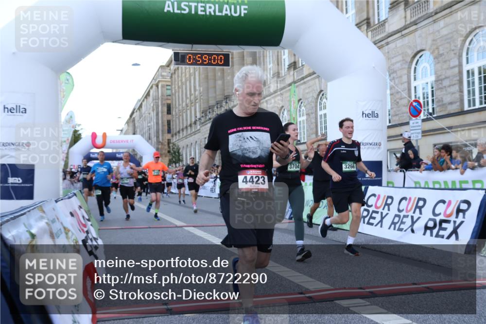 07.09.2025 - BARMER Alsterlauf Strokosch-Dieckow http://msf.ph/oto/8722290 07.09.2025 09:58:59 Ziel 2210, 2375, 2483, 2803, 3040, 3050, 3266, 3479, 3704, 3813, 4119, 4135, 4423, 4558, 4559, 4698, 4828, 4872, 5147, 5793, 5955, 6340, 8334, 8387, 8388 meine-sportfotos.de