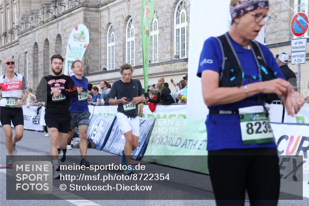 07.09.2025 - BARMER Alsterlauf Strokosch-Dieckow http://msf.ph/oto/8722354 07.09.2025 09:59:21 Ziel 2055, 2297, 2786, 2808, 2867, 3252, 3414, 3482, 3666, 4183, 4188, 4290, 4801, 4940, 5016, 5099, 5100, 5174, 5211, 5335, 5501, 5518, 5548, 5723, 5834, 5838, 8117, 8239 meine-sportfotos.de