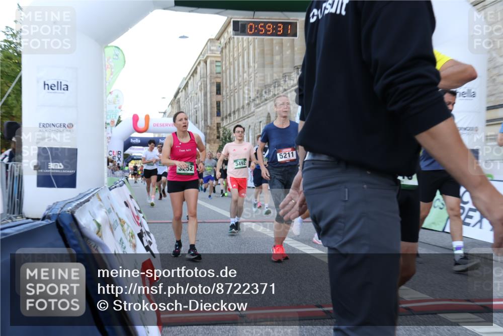 07.09.2025 - BARMER Alsterlauf Strokosch-Dieckow http://msf.ph/oto/8722371 07.09.2025 09:59:29 Ziel 2055, 2270, 2808, 3075, 3081, 3222, 3252, 3277, 3414, 3492, 3709, 3710, 4183, 4188, 4225, 4226, 4299, 4801, 5016, 5106, 5211, 5313, 5335, 5667, 5838, 6064, 6157, 6189, 6326 meine-sportfotos.de