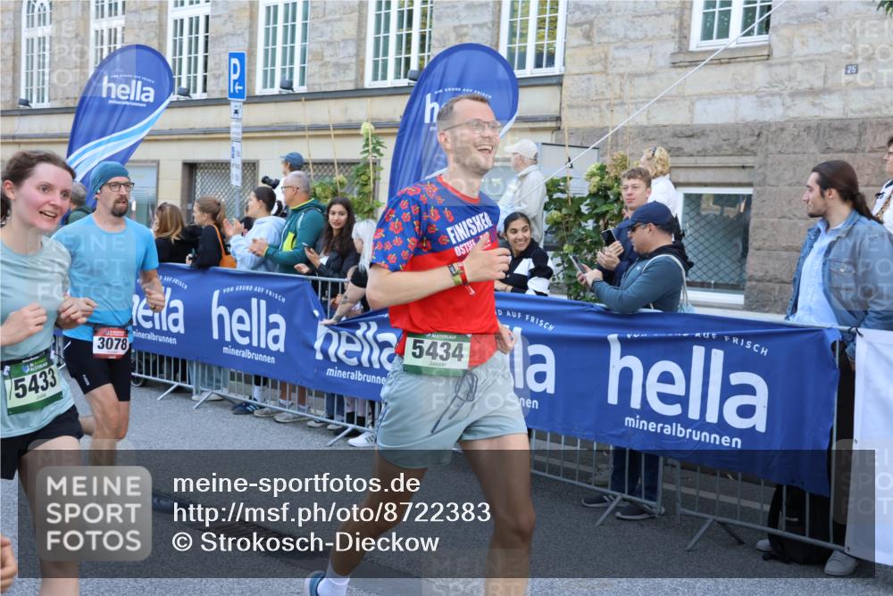 07.09.2025 - BARMER Alsterlauf Strokosch-Dieckow http://msf.ph/oto/8722383 07.09.2025 09:54:50 Ziel 2419, 2514, 2516, 2569, 3048, 3115, 3122, 3646, 3662, 3951, 4275, 4386, 4436, 4441, 4887, 4965, 4980, 5011, 5026, 5300, 5321, 5330, 5494, 5535, 5549, 5607, 5949, 6143, 8016, 8050, 8095, 8263, 8407 meine-sportfotos.de