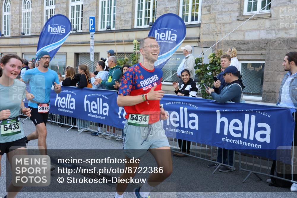 07.09.2025 - BARMER Alsterlauf Strokosch-Dieckow http://msf.ph/oto/8722386 07.09.2025 09:54:49 Ziel 2419, 2514, 2516, 2569, 3048, 3115, 3122, 3646, 3662, 3951, 4275, 4386, 4436, 4441, 4887, 4965, 4980, 5026, 5300, 5321, 5330, 5494, 5535, 5549, 5607, 5949, 6143, 8016, 8050, 8095, 8263, 8407 meine-sportfotos.de