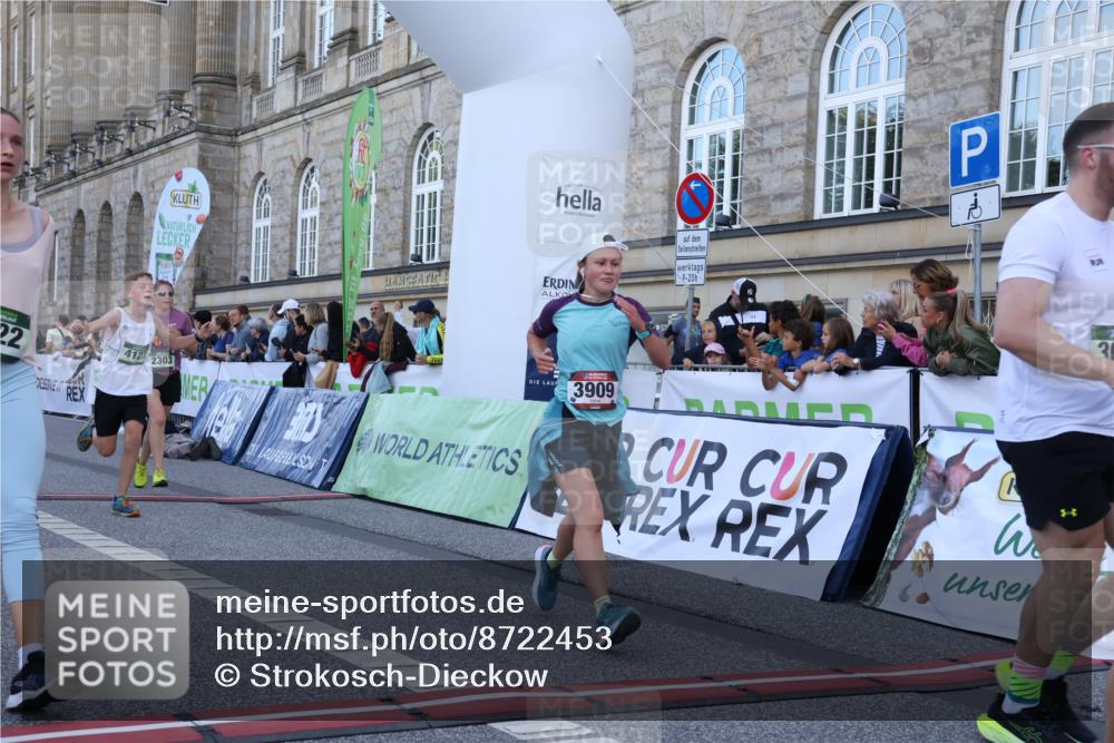 07.09.2025 - BARMER Alsterlauf Strokosch-Dieckow http://msf.ph/oto/8722453 07.09.2025 09:59:39 Ziel 2193, 2303, 2423, 2612, 2993, 3075, 3222, 3415, 3667, 3899, 3909, 4123, 4241, 4700, 5313, 5552, 5667, 5819, 5996, 6189, 6326 meine-sportfotos.de