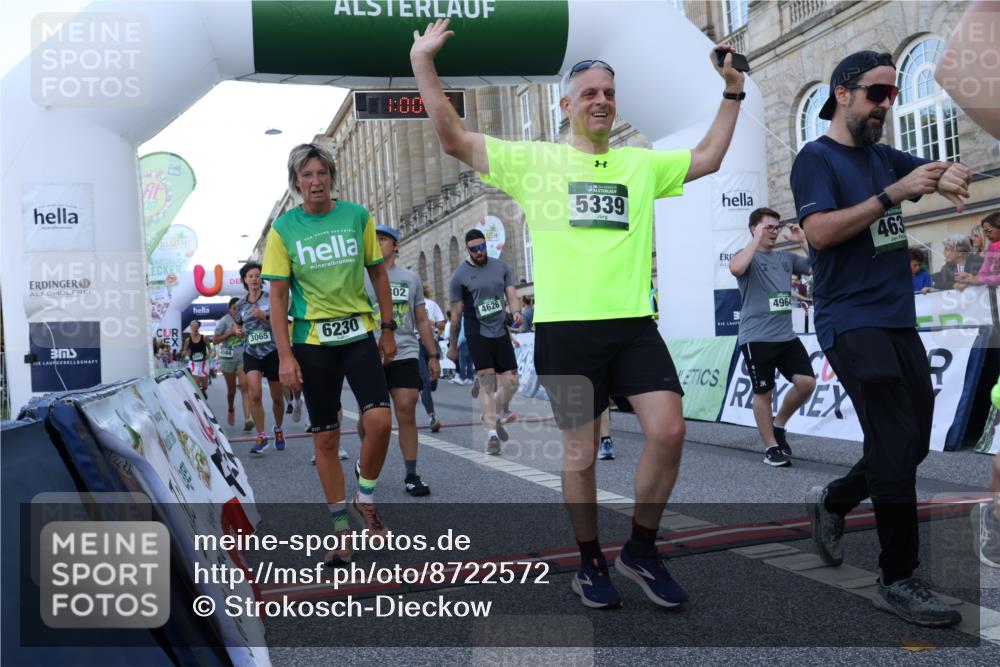 07.09.2025 - BARMER Alsterlauf Strokosch-Dieckow http://msf.ph/oto/8722572 07.09.2025 10:00:24 Ziel 2424, 3065, 3066, 3232, 3675, 3743, 4044, 4265, 4626, 4638, 4815, 4964, 4998, 5003, 5027, 5223, 5339, 5770, 5802, 5991, 6168, 6230, 8032, 8051, 8059, 8098 meine-sportfotos.de
