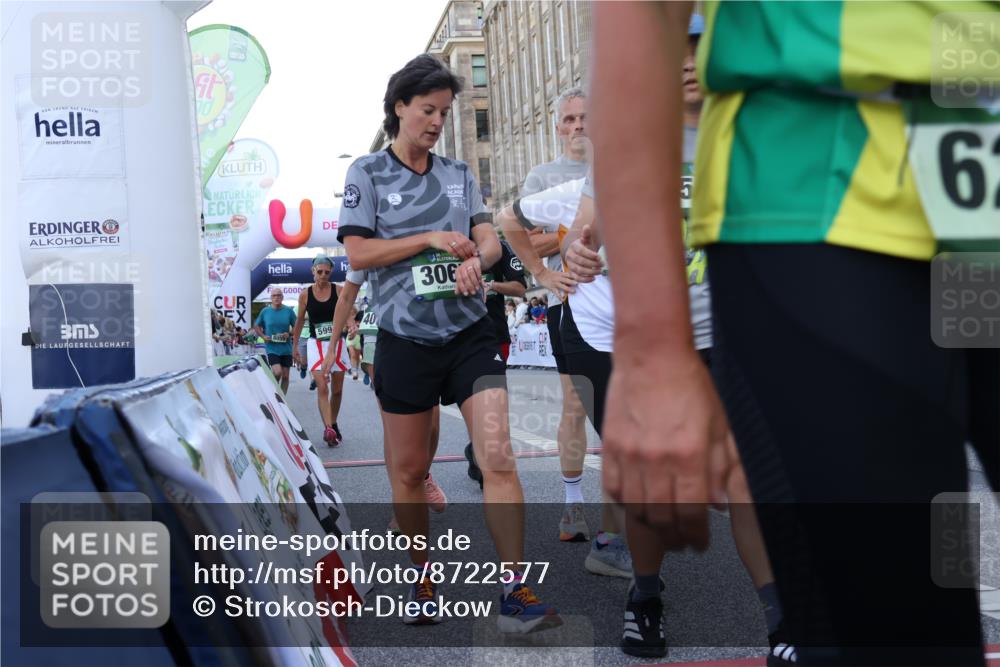 07.09.2025 - BARMER Alsterlauf Strokosch-Dieckow http://msf.ph/oto/8722577 07.09.2025 10:00:26 Ziel 2424, 2495, 3065, 3066, 3232, 3675, 3743, 4044, 4265, 4626, 4638, 4815, 4964, 4998, 5223, 5770, 5802, 5991, 6230, 6338, 8032, 8051, 8059, 8098 meine-sportfotos.de