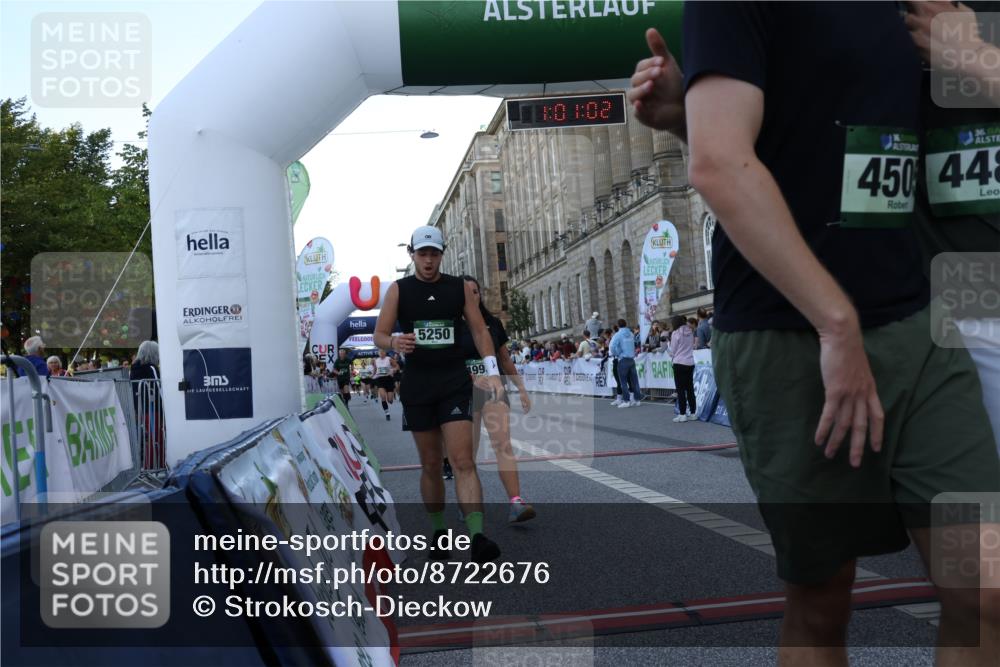 07.09.2025 - BARMER Alsterlauf Strokosch-Dieckow http://msf.ph/oto/8722676 07.09.2025 10:01:00 Ziel 2124, 2350, 3328, 4072, 4365, 4485, 4505, 4544, 4636, 4867, 4993, 5047, 5250, 5477 meine-sportfotos.de