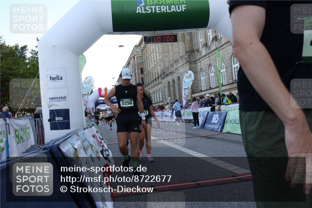07.09.2025 - BARMER Alsterlauf Strokosch-Dieckow http://msf.ph/oto/8722677 07.09.2025 10:01:00 Ziel 2124, 2350, 3328, 4072, 4365, 4485, 4505, 4544, 4636, 4867, 4993, 5047, 5250, 5477 meine-sportfotos.de