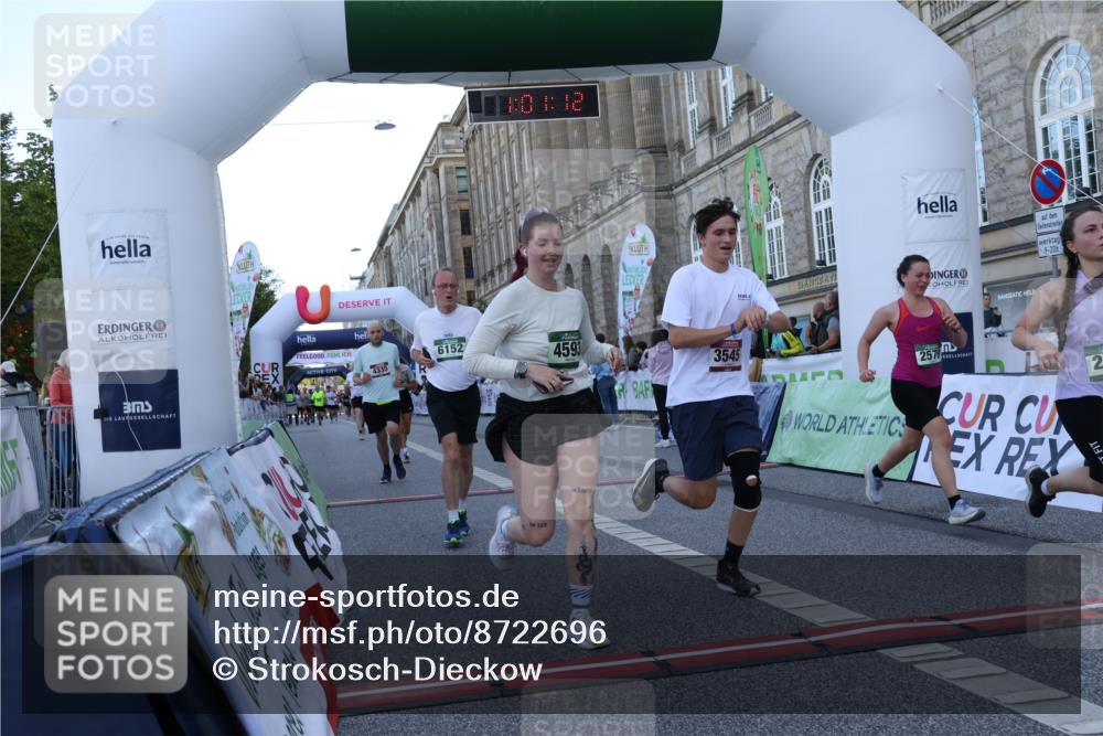 07.09.2025 - BARMER Alsterlauf Strokosch-Dieckow http://msf.ph/oto/8722696 07.09.2025 10:01:10 Ziel 2044, 2579, 2645, 3410, 3545, 3590, 3956, 4335, 4365, 4544, 4593, 4867, 5047, 5352, 6152 meine-sportfotos.de