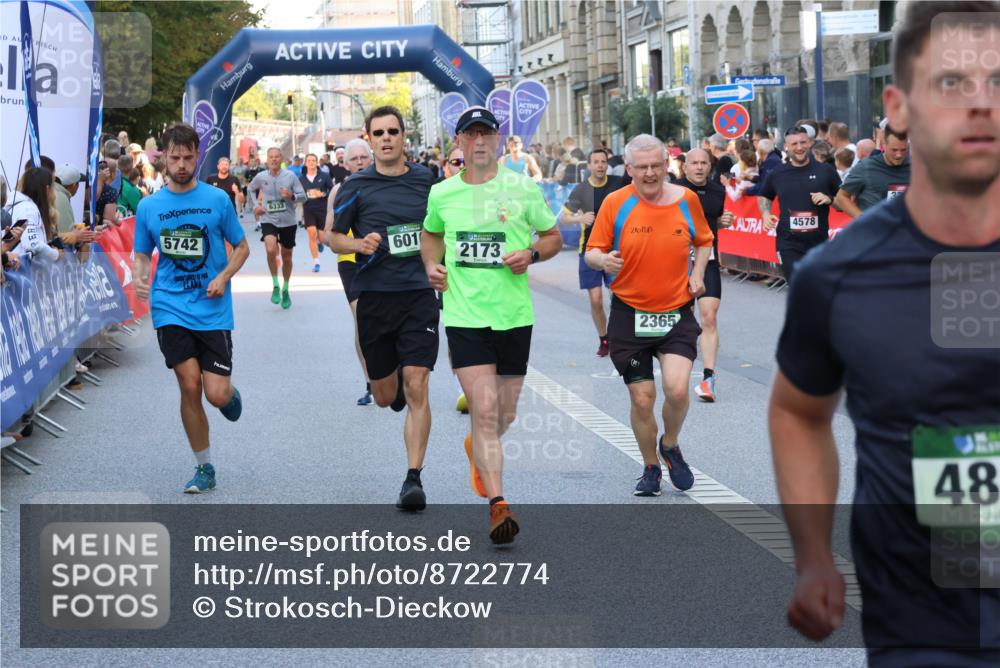 07.09.2025 - BARMER Alsterlauf Strokosch-Dieckow http://msf.ph/oto/8722774 07.09.2025 09:53:31 Ziel 2075, 2125, 2521, 2673, 2695, 2789, 2801, 3123, 3219, 3474, 3632, 3948, 4211, 4267, 4295, 4337, 4820, 4981, 5194, 5367, 5415, 5558, 5933, 5954, 6105, 8146, 8251, 8461 meine-sportfotos.de