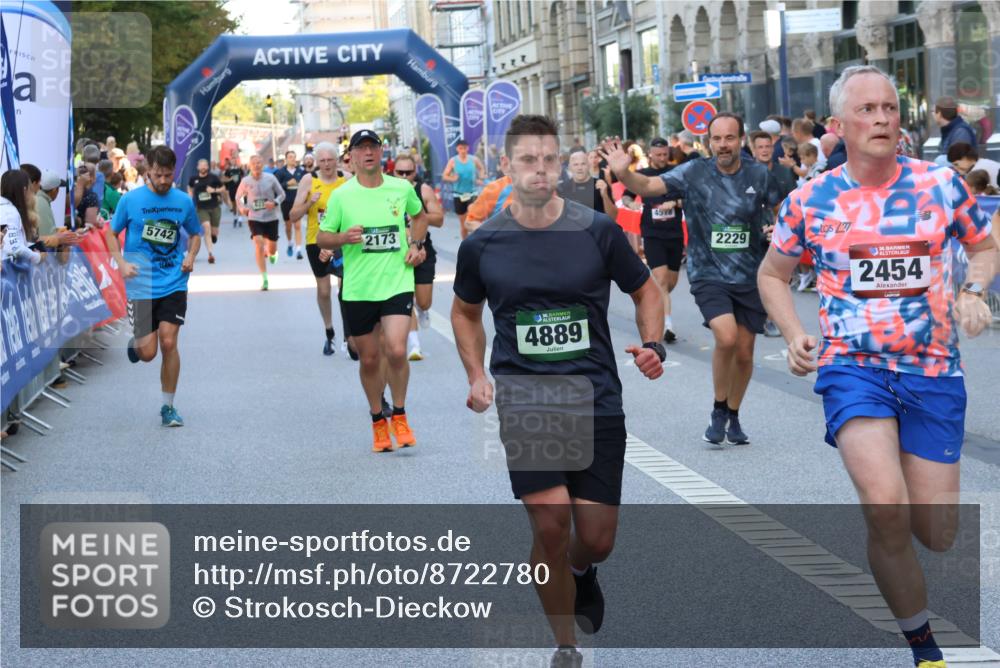 07.09.2025 - BARMER Alsterlauf Strokosch-Dieckow http://msf.ph/oto/8722780 07.09.2025 09:53:30 Ziel 2075, 2125, 2421, 2521, 2673, 2695, 2789, 2801, 3123, 3219, 3474, 3632, 3948, 4211, 4267, 4337, 4820, 4981, 5194, 5253, 5367, 5415, 5558, 5933, 6105, 8146, 8251, 8461 meine-sportfotos.de
