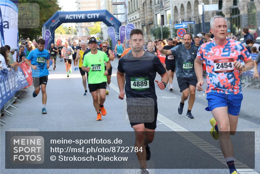 07.09.2025 - BARMER Alsterlauf Strokosch-Dieckow http://msf.ph/oto/8722784 07.09.2025 09:53:30 Ziel 2075, 2125, 2421, 2521, 2673, 2695, 2789, 2801, 3123, 3219, 3474, 3632, 3948, 4211, 4267, 4337, 4820, 4981, 5194, 5253, 5367, 5415, 5558, 5933, 6105, 8146, 8251, 8461 meine-sportfotos.de