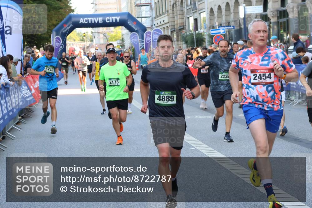 07.09.2025 - BARMER Alsterlauf Strokosch-Dieckow http://msf.ph/oto/8722787 07.09.2025 09:53:30 Ziel 2075, 2125, 2421, 2521, 2673, 2695, 2789, 2801, 3123, 3219, 3474, 3632, 3948, 4211, 4267, 4337, 4820, 4981, 5194, 5253, 5367, 5415, 5558, 5933, 6105, 8146, 8251, 8461 meine-sportfotos.de