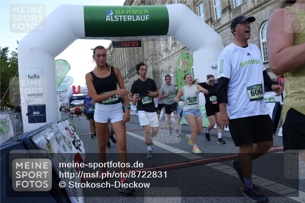 07.09.2025 - BARMER Alsterlauf Strokosch-Dieckow http://msf.ph/oto/8722831 07.09.2025 10:02:04 Ziel 2100, 2471, 2553, 2624, 2756, 2798, 2843, 2874, 2917, 3628, 3824, 5012, 5013, 5064, 5107, 5170, 5306, 5655, 5849, 6060, 8208, 8295 meine-sportfotos.de