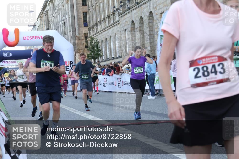 07.09.2025 - BARMER Alsterlauf Strokosch-Dieckow http://msf.ph/oto/8722858 07.09.2025 10:02:16 Ziel 2405, 2624, 2749, 2843, 2863, 3171, 3270, 3360, 3738, 3910, 4107, 4258, 4837, 4999, 5279, 5508, 5514, 5639, 6182, 6220, 6325, 8047 meine-sportfotos.de