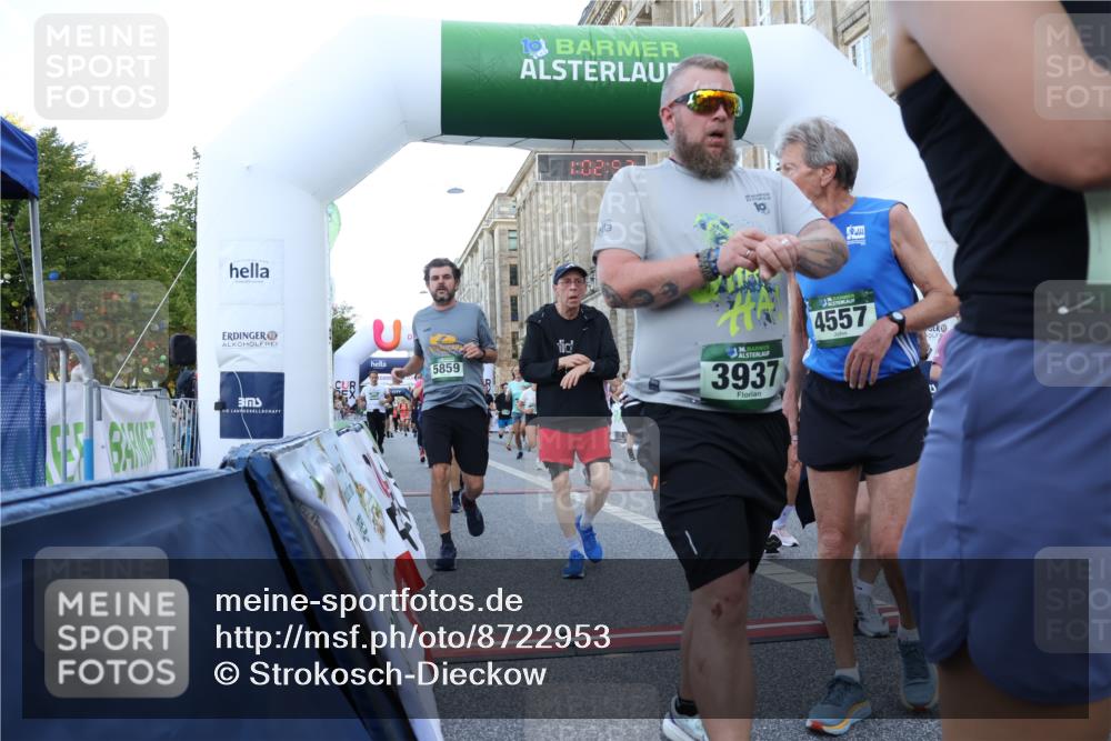 07.09.2025 - BARMER Alsterlauf Strokosch-Dieckow http://msf.ph/oto/8722953 07.09.2025 10:02:50 Ziel 2036, 2273, 2274, 2589, 2595, 2623, 2693, 2726, 2811, 2885, 2902, 3210, 3226, 3235, 3747, 3865, 3937, 3967, 4027, 4038, 4163, 4266, 4454, 4493, 4494, 4557, 4823, 5259, 5540, 5556, 5672, 5794, 5859, 6147, 6155, 8010, 8429 meine-sportfotos.de