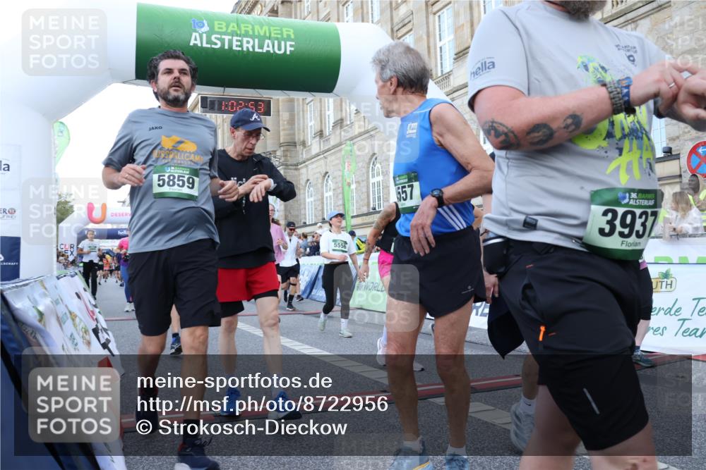 07.09.2025 - BARMER Alsterlauf Strokosch-Dieckow http://msf.ph/oto/8722956 07.09.2025 10:02:51 Ziel 2036, 2273, 2274, 2589, 2595, 2623, 2693, 2726, 2811, 2885, 2902, 3111, 3113, 3210, 3226, 3235, 3747, 3865, 3937, 3967, 4038, 4163, 4266, 4454, 4476, 4493, 4494, 4557, 4823, 5259, 5482, 5540, 5556, 5672, 5794, 5859, 6147, 8010, 8429 meine-sportfotos.de