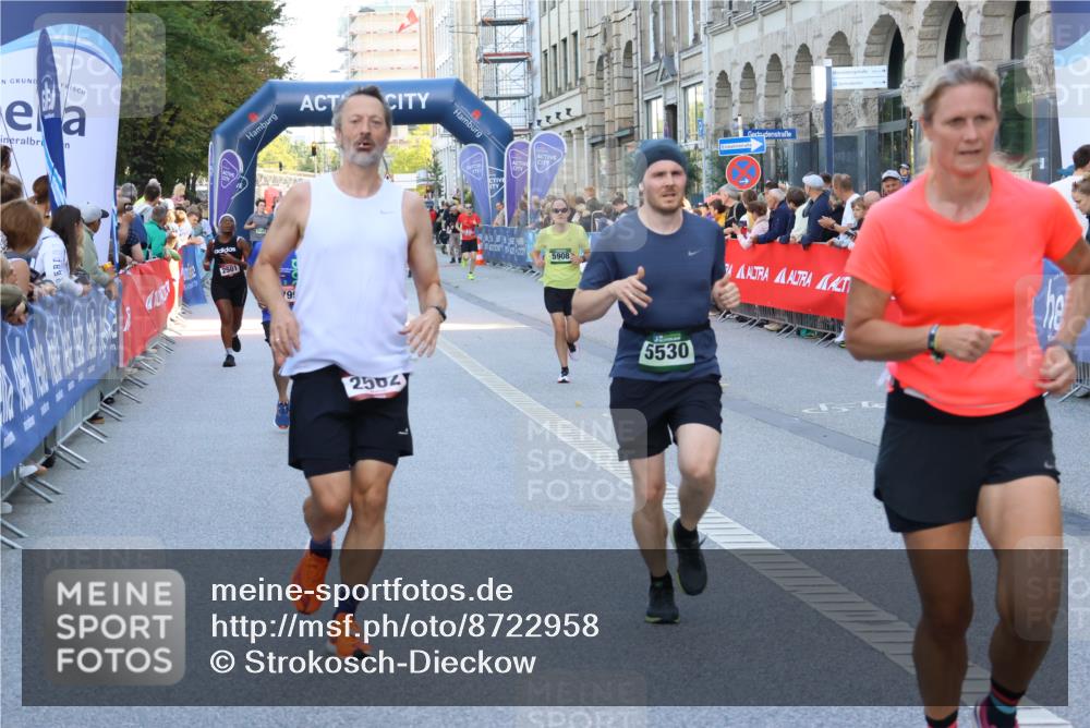 07.09.2025 - BARMER Alsterlauf Strokosch-Dieckow http://msf.ph/oto/8722958 07.09.2025 09:53:08 Ziel 2028, 2032, 2173, 2229, 2365, 2369, 2390, 2454, 3421, 3589, 3705, 4078, 4339, 4504, 4578, 4625, 4834, 4889, 5002, 5218, 5553, 5603, 5686, 5694, 5701, 5742, 6010, 6333, 8268 meine-sportfotos.de