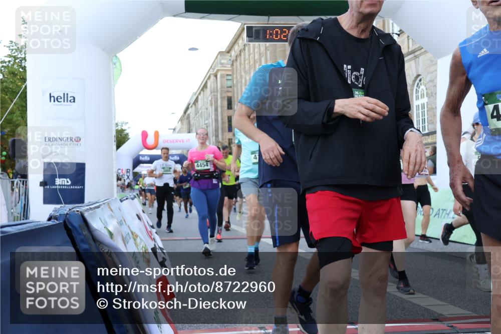07.09.2025 - BARMER Alsterlauf Strokosch-Dieckow http://msf.ph/oto/8722960 07.09.2025 10:02:53 Ziel 2036, 2138, 2273, 2589, 2595, 2623, 2693, 2811, 2885, 2902, 3082, 3111, 3113, 3210, 3235, 3865, 3967, 4038, 4163, 4411, 4454, 4476, 4493, 4494, 4823, 4982, 5259, 5454, 5482, 5540, 5556, 5672, 5794, 5859, 6147, 8010, 8420, 8429 meine-sportfotos.de