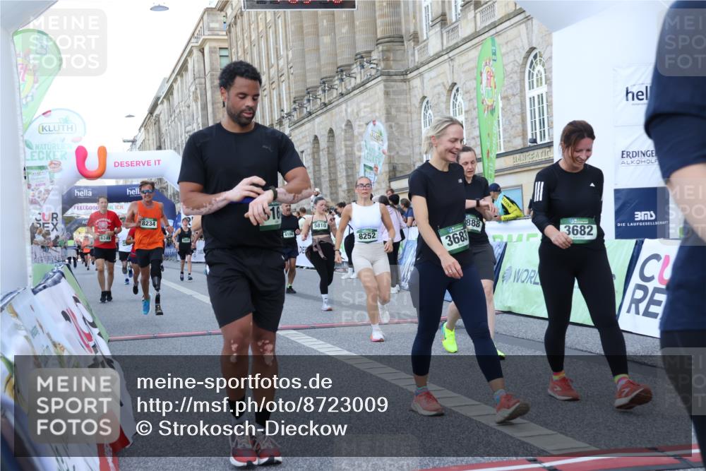 07.09.2025 - BARMER Alsterlauf Strokosch-Dieckow http://msf.ph/oto/8723009 07.09.2025 10:03:14 Ziel 2539, 2898, 3522, 3682, 3683, 3805, 3888, 4085, 4106, 4562, 4596, 4735, 4836, 5564, 5656, 5809, 5810, 6164, 6349, 8234, 8252, 8416 meine-sportfotos.de