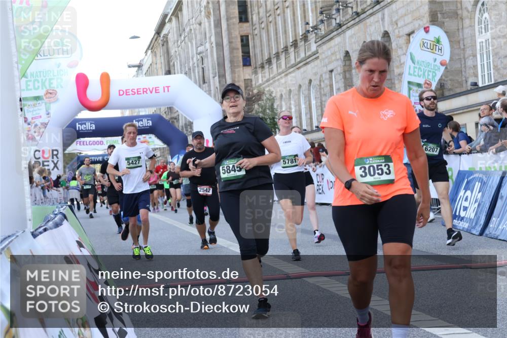 07.09.2025 - BARMER Alsterlauf Strokosch-Dieckow http://msf.ph/oto/8723054 07.09.2025 10:03:36 Ziel 2020, 2294, 2334, 2393, 2482, 2542, 2947, 3053, 3708, 4096, 4812, 5427, 5781, 5804, 5845, 6207, 8271 meine-sportfotos.de