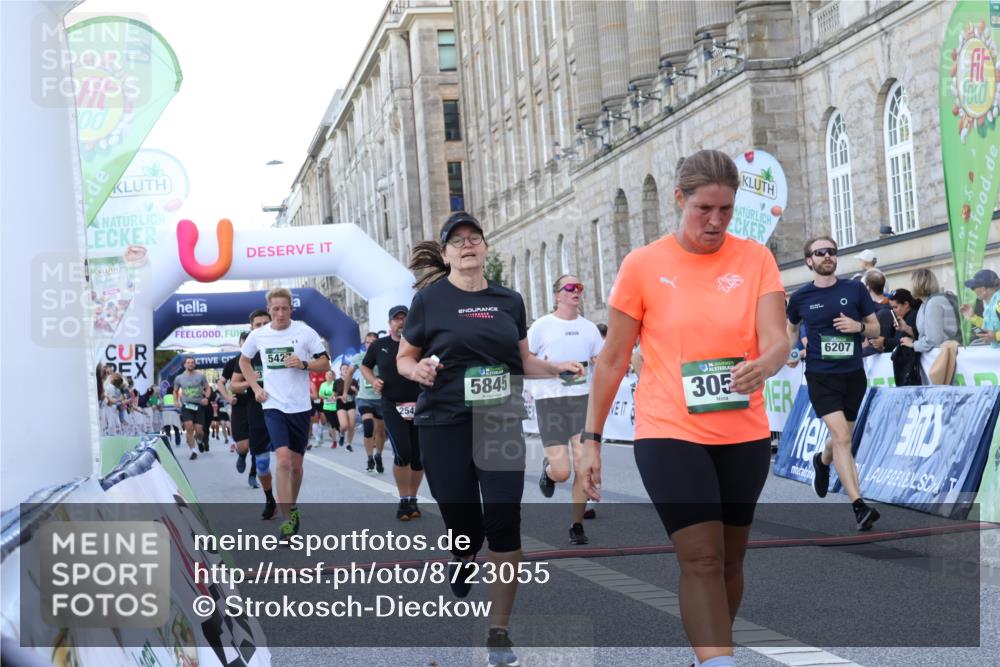 07.09.2025 - BARMER Alsterlauf Strokosch-Dieckow http://msf.ph/oto/8723055 07.09.2025 10:03:36 Ziel 2020, 2294, 2334, 2393, 2482, 2542, 2947, 3053, 3708, 4096, 4812, 5427, 5781, 5804, 5845, 6207, 8271 meine-sportfotos.de