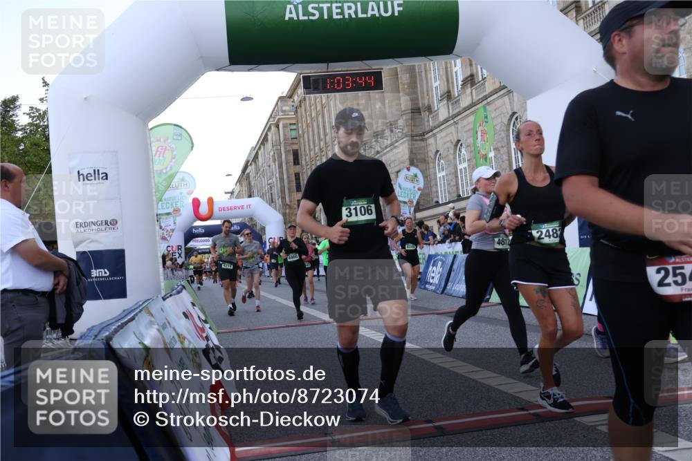 07.09.2025 - BARMER Alsterlauf Strokosch-Dieckow http://msf.ph/oto/8723074 07.09.2025 10:03:43 Ziel 2020, 2039, 2248, 2304, 2482, 2542, 2814, 2818, 2947, 3137, 3229, 3237, 3238, 3240, 3708, 4093, 4096, 4180, 4191, 4276, 4278, 4643, 4669, 4812, 4960, 4973, 5007, 5427, 5522, 8271, 8349, 8452 meine-sportfotos.de