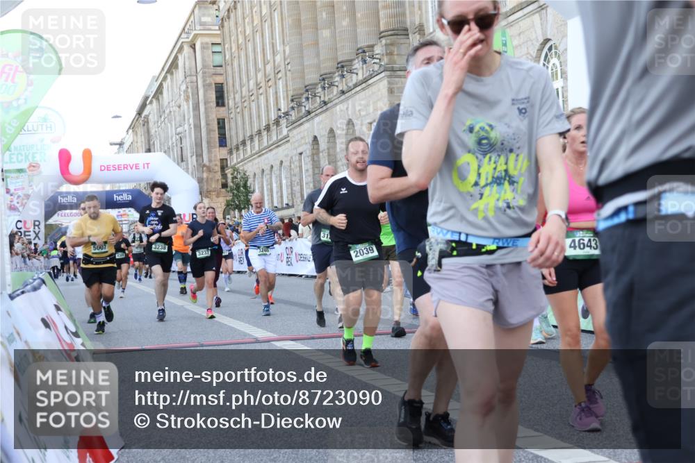 07.09.2025 - BARMER Alsterlauf Strokosch-Dieckow http://msf.ph/oto/8723090 07.09.2025 10:03:48 Ziel 2039, 2248, 2304, 2814, 2818, 3137, 3229, 3237, 3238, 3240, 4093, 4180, 4191, 4276, 4278, 4292, 4301, 4643, 4669, 4960, 4973, 5007, 5039, 5483, 5485, 5522, 5531, 8349, 8452 meine-sportfotos.de