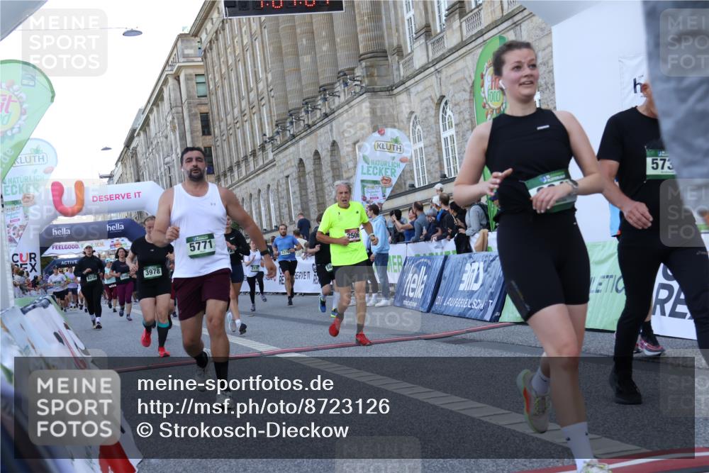 07.09.2025 - BARMER Alsterlauf Strokosch-Dieckow http://msf.ph/oto/8723126 07.09.2025 10:04:05 Ziel 2061, 2092, 2306, 2326, 2370, 2371, 2455, 2459, 2506, 3073, 3095, 3104, 3233, 3288, 3941, 3962, 3978, 4117, 4451, 5320, 5695, 5736, 5771, 8160, 8172, 8177, 8216 meine-sportfotos.de