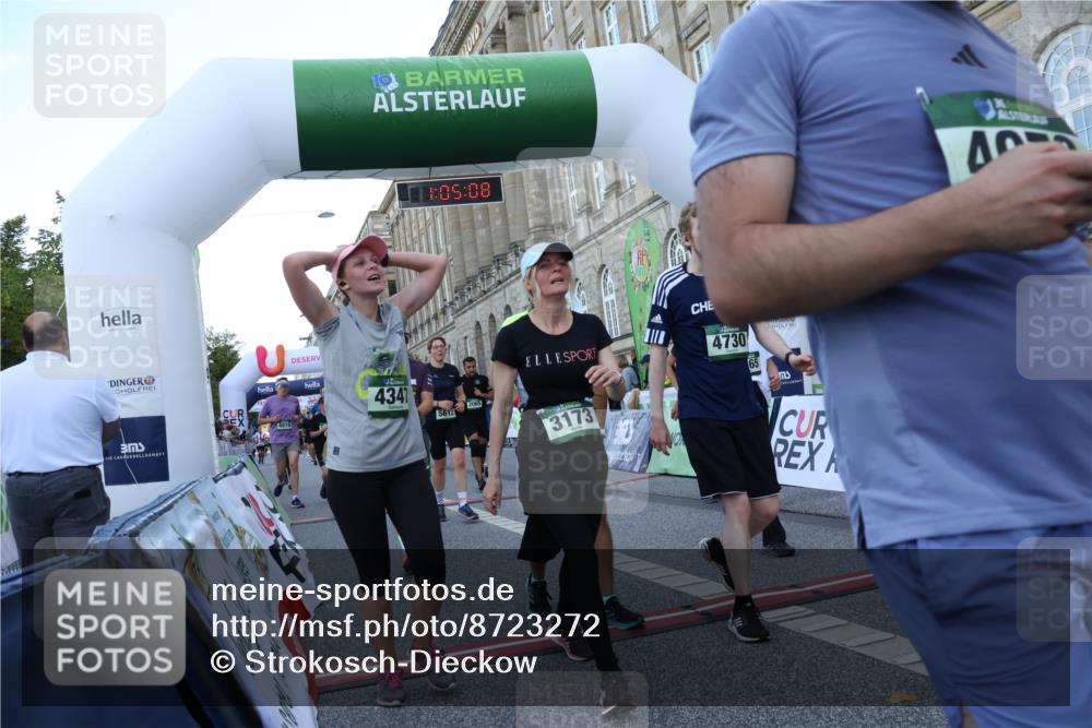 07.09.2025 - BARMER Alsterlauf Strokosch-Dieckow http://msf.ph/oto/8723272 07.09.2025 10:05:07 Ziel 2065, 2113, 2139, 2280, 2333, 2366, 2436, 2643, 2981, 3172, 3173, 3261, 3850, 3913, 3938, 3960, 4073, 4347, 4372, 4648, 4666, 4728, 4730, 4733, 4910, 5379, 5612, 5683, 5684, 5844, 6214, 6265, 6336, 8206 meine-sportfotos.de