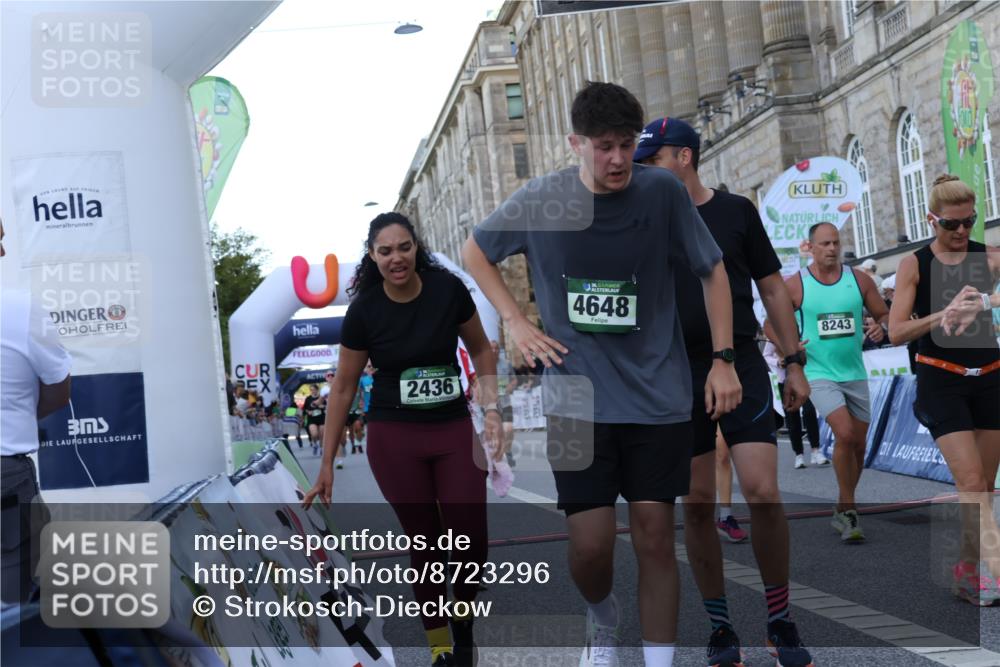 07.09.2025 - BARMER Alsterlauf Strokosch-Dieckow http://msf.ph/oto/8723296 07.09.2025 10:05:16 Ziel 2021, 2280, 2436, 2515, 2551, 2945, 3850, 3954, 4251, 4648, 4929, 5407, 5577, 5578, 6336, 8019, 8206, 8243 meine-sportfotos.de