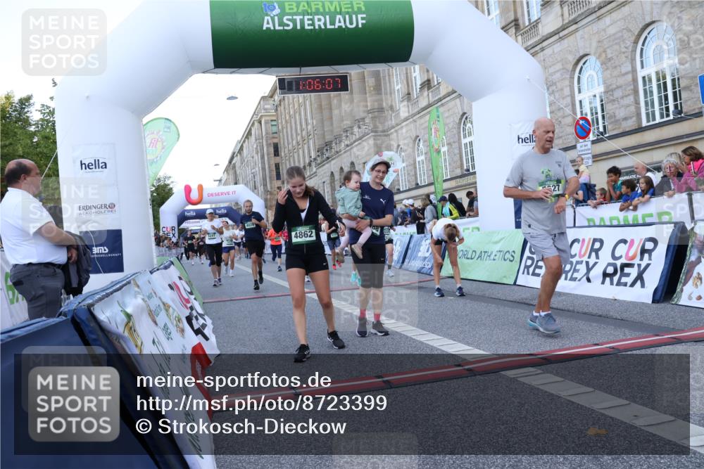 07.09.2025 - BARMER Alsterlauf Strokosch-Dieckow http://msf.ph/oto/8723399 07.09.2025 10:06:06 Ziel 2102, 2163, 2399, 2481, 3019, 3256, 3279, 3645, 3930, 4028, 4371, 4729, 4777, 4783, 4806, 5229, 5424, 5588, 5627, 6241, 6245, 8045, 8286 meine-sportfotos.de