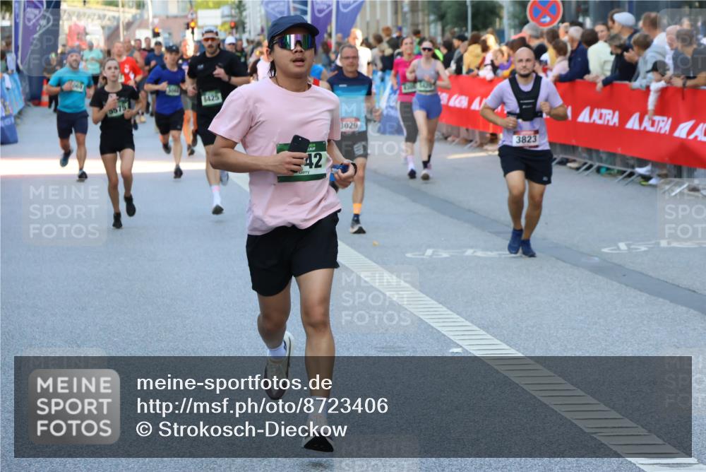 07.09.2025 - BARMER Alsterlauf Strokosch-Dieckow http://msf.ph/oto/8723406 07.09.2025 09:52:07 Ziel 2310, 2565, 2839, 2904, 3959, 4195, 4439, 4478, 4488, 4848, 4880, 4983, 5005, 5453, 5456, 5543, 5585, 5945, 5947, 5948, 5972, 5982, 5997, 6017, 8089, 8273, 8360, 8372 meine-sportfotos.de