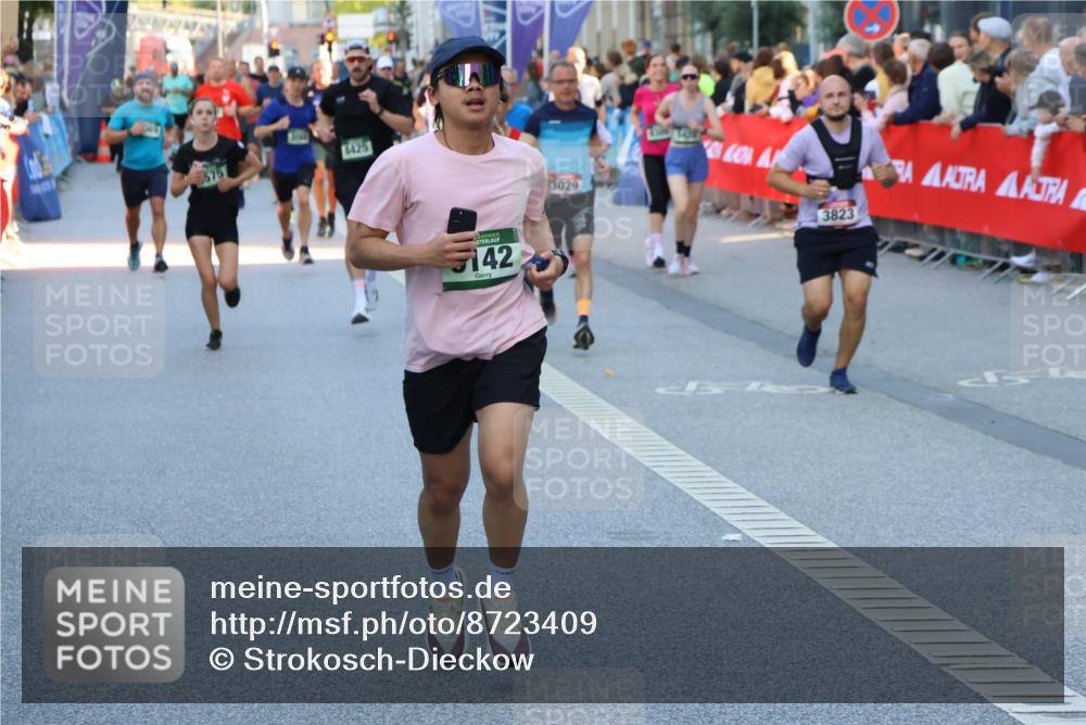 07.09.2025 - BARMER Alsterlauf Strokosch-Dieckow http://msf.ph/oto/8723409 07.09.2025 09:52:07 Ziel 2310, 2565, 2839, 2904, 3959, 4195, 4439, 4478, 4488, 4848, 4880, 4983, 5005, 5453, 5456, 5543, 5585, 5945, 5947, 5948, 5972, 5982, 5997, 6017, 8089, 8273, 8360, 8372 meine-sportfotos.de