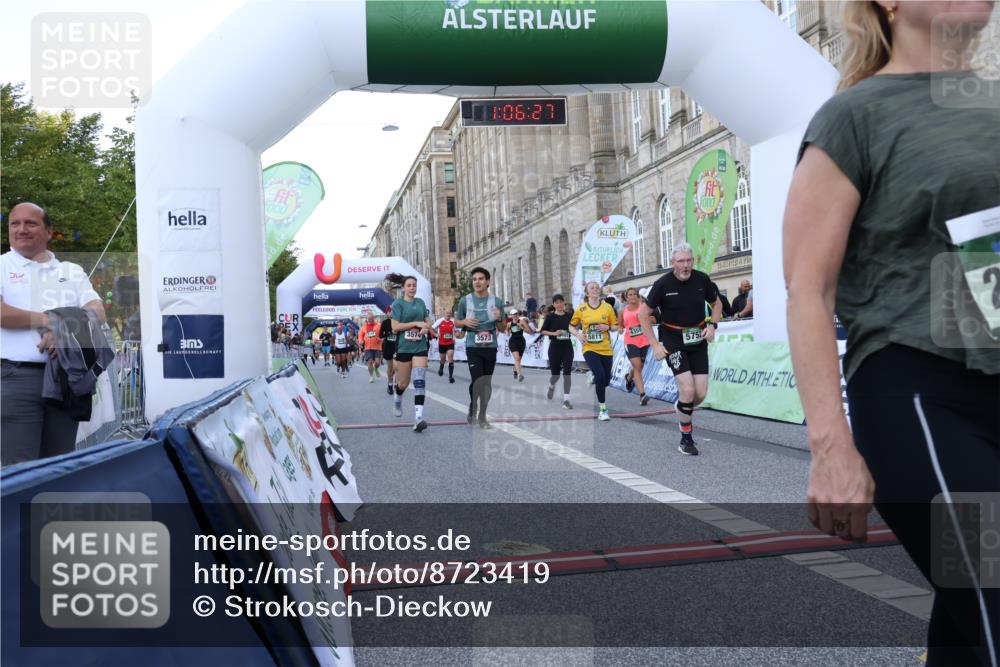 07.09.2025 - BARMER Alsterlauf Strokosch-Dieckow http://msf.ph/oto/8723419 07.09.2025 10:06:25 Ziel 2064, 2435, 2744, 2773, 3015, 3573, 3574, 3839, 3991, 4178, 4179, 4355, 4401, 4465, 5105, 5431, 5432, 5728, 5752, 5787, 5788, 5811, 6221, 8023, 8184, 8185, 8259, 8327 meine-sportfotos.de